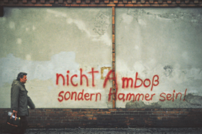 Mauer mit Graffiti, Schloßstraße, 1985