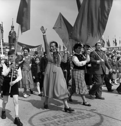 Helene Weigel auf der Mai-Kundgebung 1955